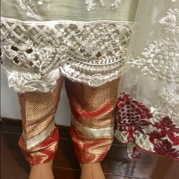 Cream color net with maroon work - Picture 3 of 3